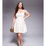 Bild von Minikleid in Antikweiß mit Korsettoberteil und Tellerrock